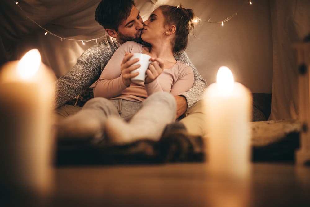 Podemos aprovechar la fuerza y luz de las velas para conseguir nuestros deseos más anhelados en el amor. ¿Quieres pasión, romance? Apóyate en ellas.
