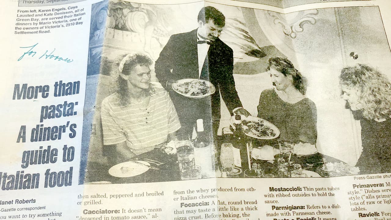 Fue jefe de mesas en el restaurante familiar Victoria, en Green Bay. En eso trabajaba cuando lo encerraron.