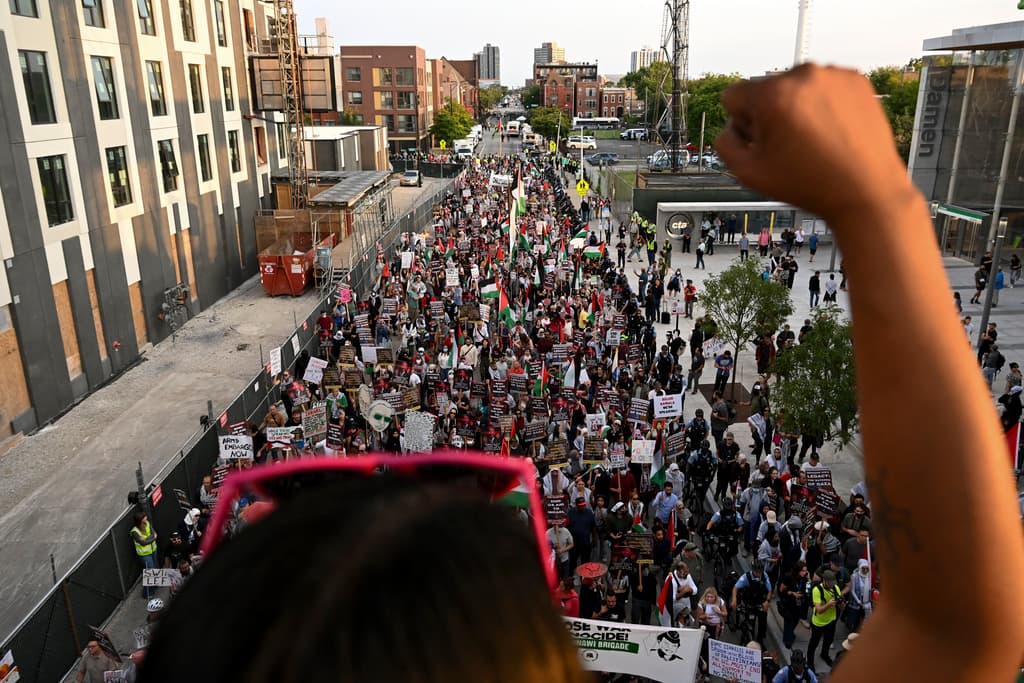 La marcha se dispersó al anochecer, mientras los participantes continuaron su camino, llevando consigo el mensaje de su protesta.
