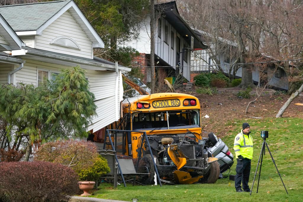 La ubicación exacta del accidente: 37 N. Southgate Drive, una casa estilo campestre, ubicada en una zona residencial de clase media, 
<b>a tres cuadras al oeste del campo de golf del New York Country Club.</b>
