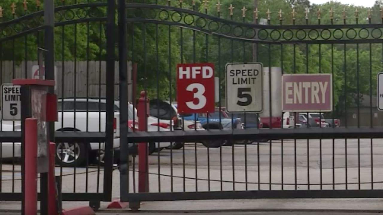 Tanto mujeres como hombres pueden ser perseguidos por sospechosos cuando se conduce por las calles. La Policía de Houston ofrece recomendaciones que puedes tener en cuenta si llegas a experimentar este tipo de incidentes. 
<b><a href="https://www.univision.com/local/houston-kxln/autoridades-consejos-evitar-victima-crimenes-houston-fotos" target="_blank">Mira las recomendaciones. </a></b>