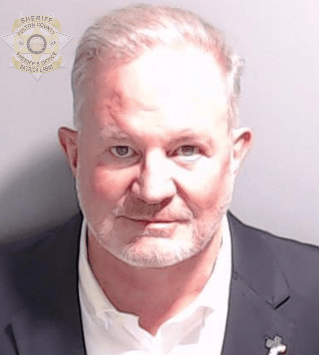 <b>Scott Hall</b>. Un fiador de Georgia que enfrenta siete cargos. Su fianza se estableció en $10,000.
