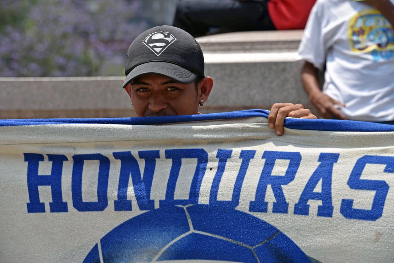 <b>Honduras</b> 
<br>
<u>California</u> 213-995-6406
<br>
<u>McAllen</u>, Texas 956-627-3172
<br>
<u>Houston</u>, Texas 713-785-5932
<br>
<u>Dallas</u>, Texas 972-986-5512 ó 972-986-5513
<br>*El Consulado de Dallas está encargado de investigar casos en Arizona.
<br>
<br>
<b>Nicaragua</b>
<br>
<u>California</u> 213-252-1170
<br>
<u>Texas</u> 713-789-2762
<br>
<br>
<b>El Salvador </b>
<br>
<u>Tucson</u>, Arizona 520-318-0410
<br>
<u>McAllen</u>, Texas 956-800-1363
<br>
<u>Houston</u>, Texas 346-571-5198
<br>
<u>California</u> 213-234-9200.