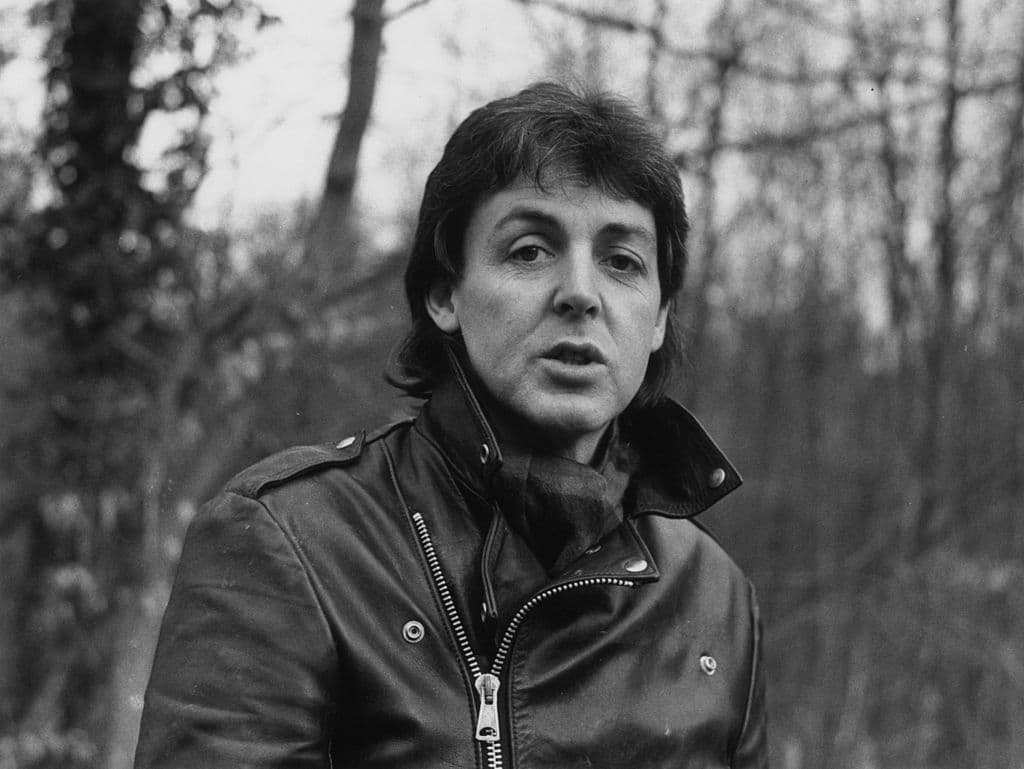 En 1969, Russ Gibb puso en su programa de radio WKNR algunas canciones del ‘White Album’ al revés y, supuestamente, encontró mensajes secretos que apuntaban a que el bajista de The Beatles había muerto.