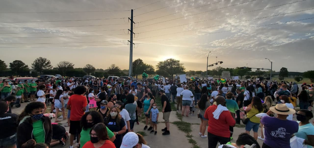 <a href="https://www.univision.com/local/san-antonio-kwex/vanessa-guillen-protestas-y-vigilias-durante-todo-el-fin-de-semana-en-texas-ante-la-desaparicion-de-la-soldado">Varias protestas y vigilias han sido convocadas</a> para honrar la vida de 
<a href="https://www.univision.com/local/san-antonio-kwex/justiceforvanessaguillen-se-hace-tendencia-en-estados-unidos">Guillén</a> este fin de semana del 4 de Julio en Texas.