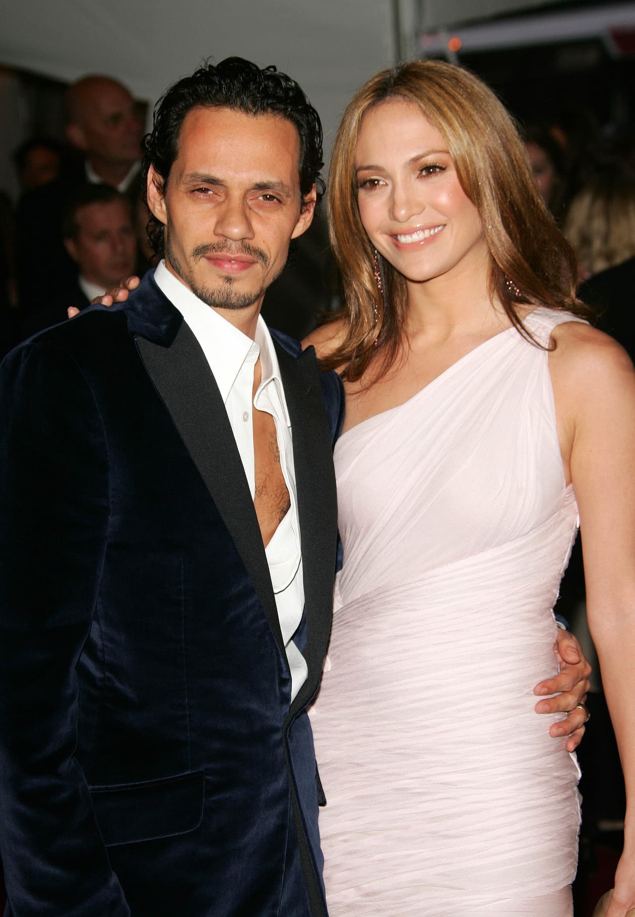 Jennifer López ha recibido al menos cuatro anillos de compromiso, entre los que se encuentra el que le obsequió el puertorriqueño Marc Anthony, padre de sus mellizos Max y Emme.