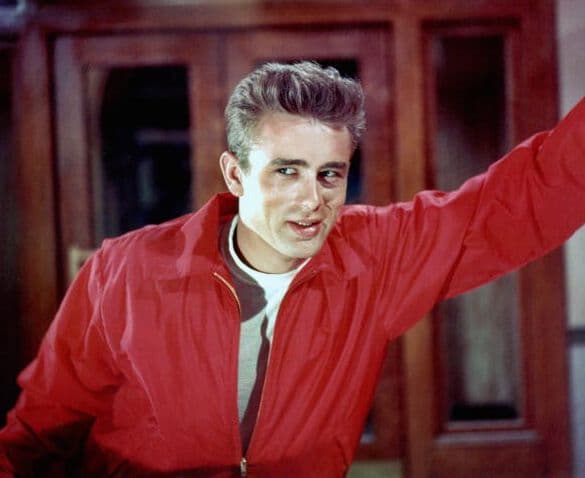 James Dean Toda una leyenda e icono, que protagonizó solamente tres cintas en la década de los '50: "East of Eden", "Rebel Without a Cause" y "Giant".  