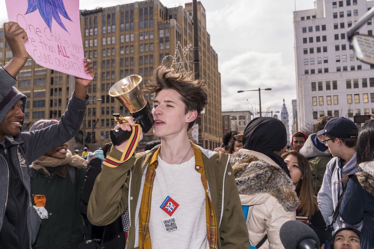 Filadelfia, Pensilvania. estudiantes de varias escuelas se reunieron para manifestar frente al edificio del distrito escolar de la ciudad.