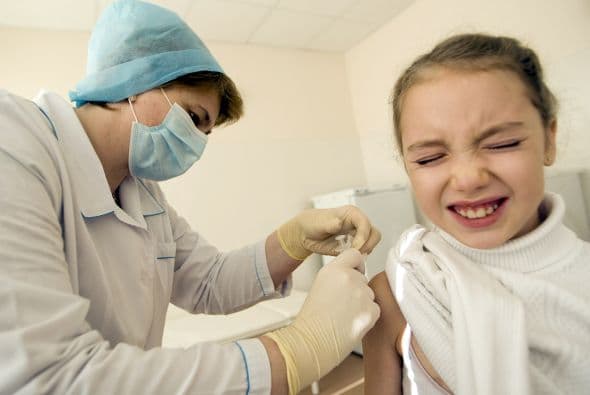 Aunque los CDC advirtieron que aún no se puede decir con certeza si dicha afección fue producto de la vacuna, es cierto que hay varios efectos secundarios que esta puede provocar.
