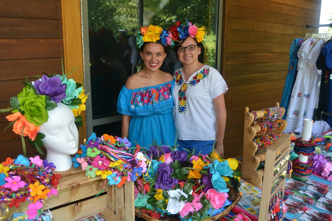 La entrada general es de $10 para adultos, niños de 2 a 12 años y mayores de 65 años. La entrada es gratis para miembros de Dallas Arboretum y niños menores de dos años. Las entradas 
<a href="https://reservations.dallasarboretum.org/Info.aspx?EventID=3" target="_blank">puedes adquirirlas aquí</a>.