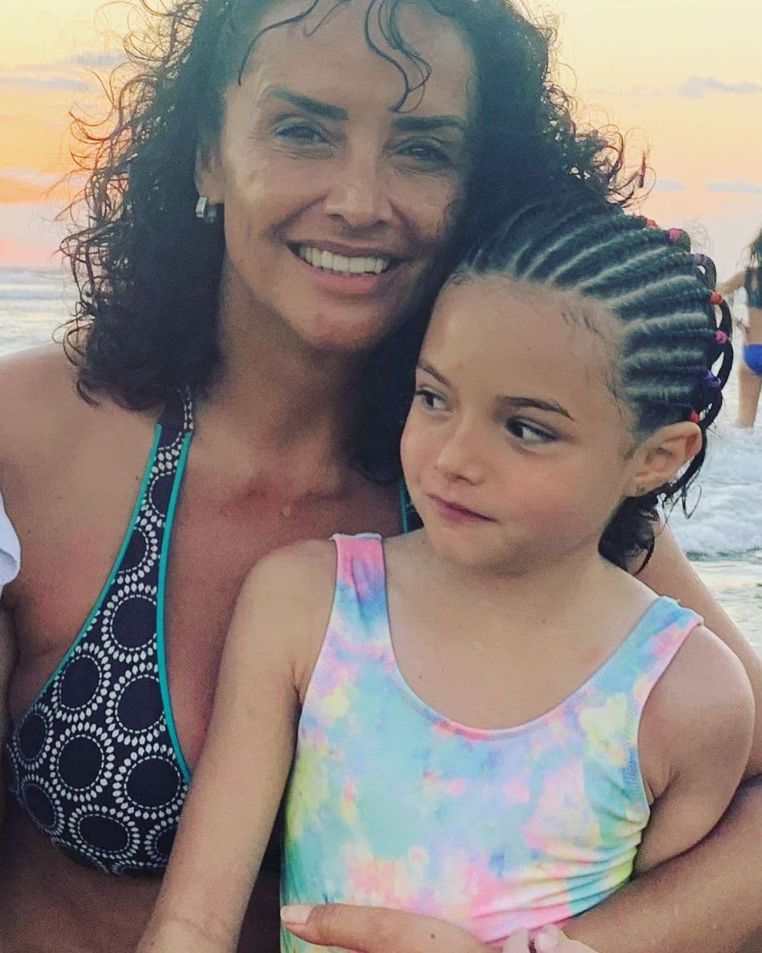 La pequeña tiene nulos recuerdos con Lorena Rojas, sin embargo, en su casa ve fotos y escucha hablar de ella con frecuencia, por lo que en ocasiones ha querido saber más de la fallecida actriz.