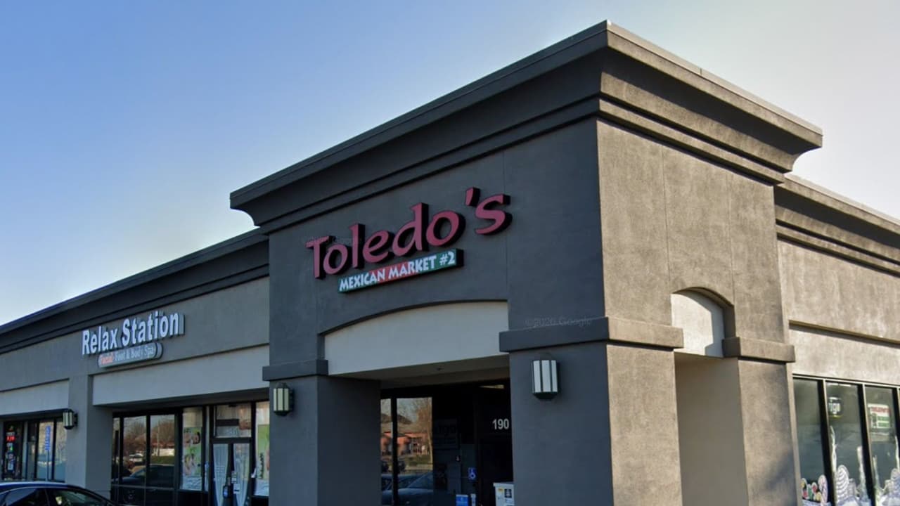 <b>Toledo's Mexican Market — 9059 Bruceville Rd, Elk Grove CA</b>
<br>Tienen productos de Goya, La Costeña, El Mexicano, Jarritos, Colombiana, Nescafé, Juanita’s y más.