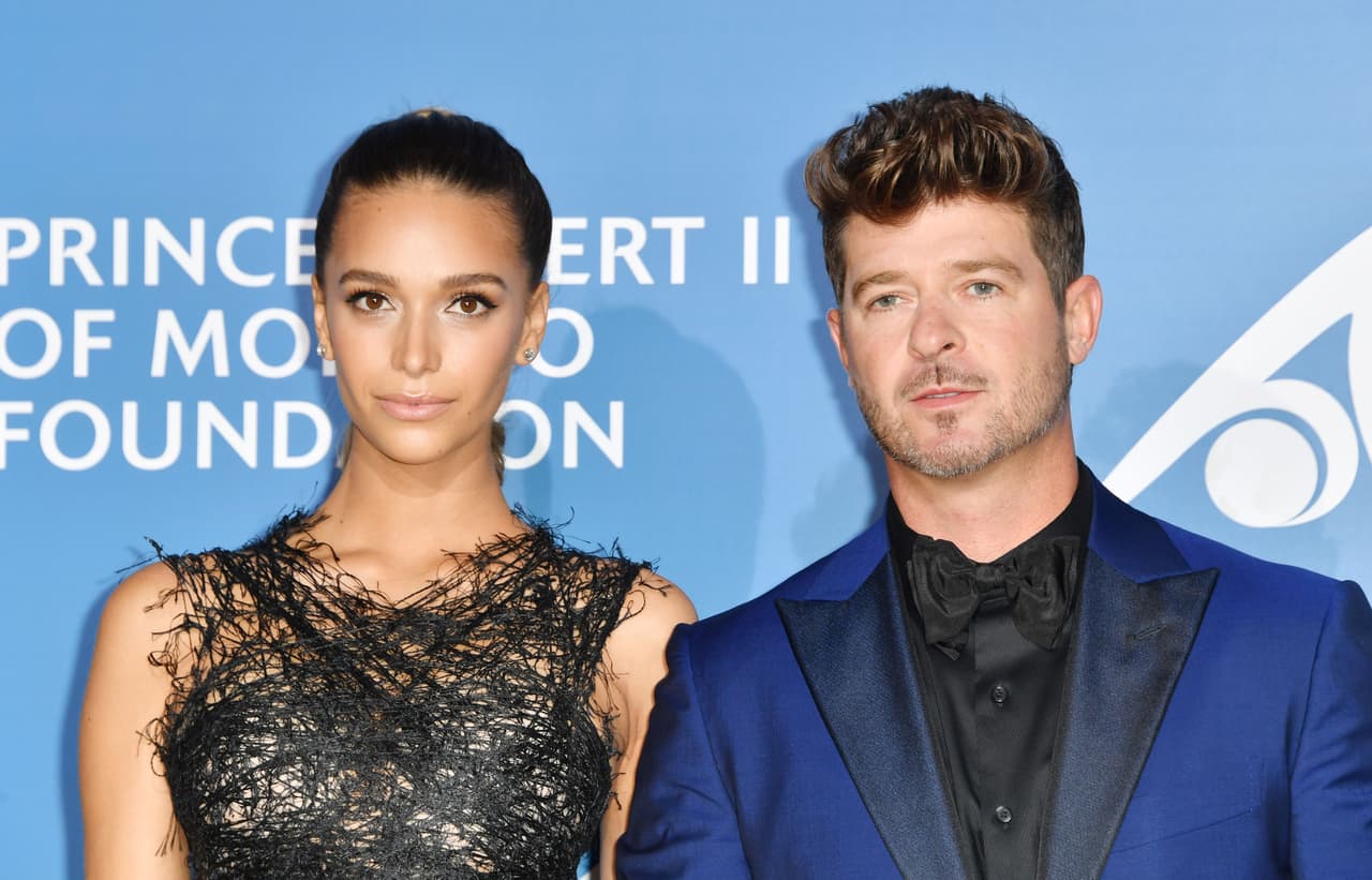 Actualmente, Thicke ya está en la década de los cuarenta. No obstante, durante los primeros tres años de su relación con April aún se encontraba en sus treinta. Por su parte, April sigue en sus veinte, cumplirá 28 en diciembre de 2022.
