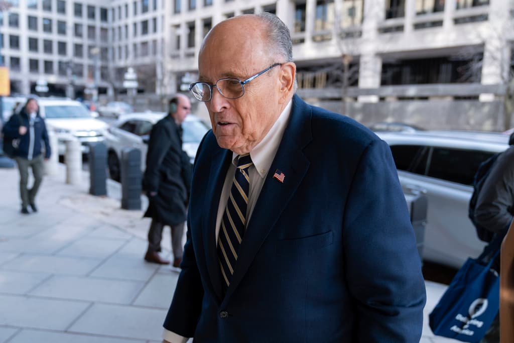 Ordenan a Rudolph Giuliani pagar casi 150 millones de dólares en el caso por difamación a dos trabajadoras electorales de Georgia 