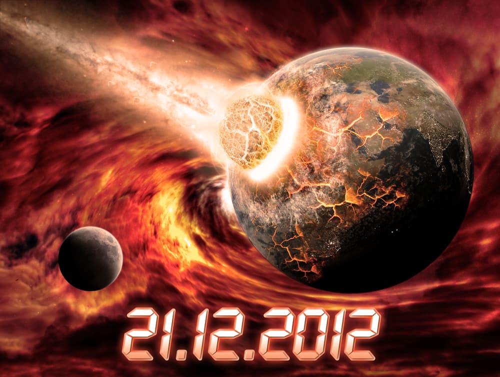 El 21 de diciembre del 2012 la gente estaba al pendiente porque muchos afirmaban que el fin del calendario Maya marcaba también, el fin del mundo, expertos tuvieron que explicar la fecha marcaba el fin de una era para la antigua civilización, pero muchos prefirieron creer mejor la teoría catastrófica.