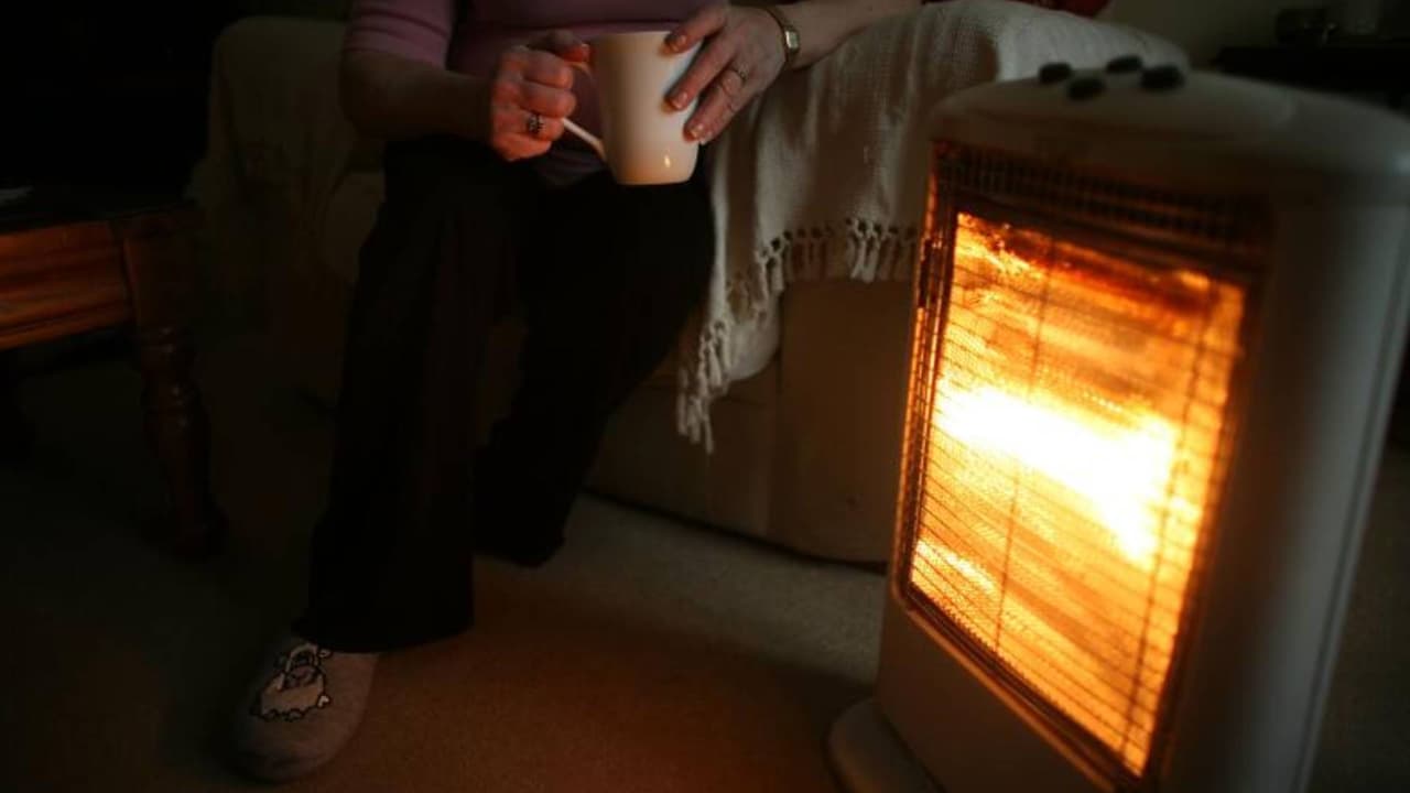 <b>Calienta tu hogar de forma segura</b>. El 
<a href="https://www.univision.com/local/sacramento-kuvs/asi-puedes-mantener-hogar-calido-seguro-durante-invierno">monóxido de carbono</a> es un asesino silencioso. Nunca calientes tu hogar con ningún tipo de parrilla o asador, calentador de propano o cualquier otro equipo de combustión debido al riesgo de envenenamiento. Usa calentadores diseñados para interiores.