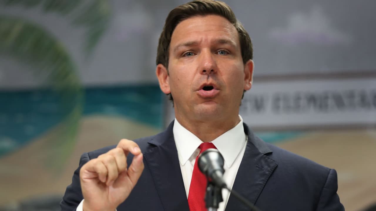 Gobernador DeSantis emite orden de “mantenerse en casa” para todo el estado por el coronavirus