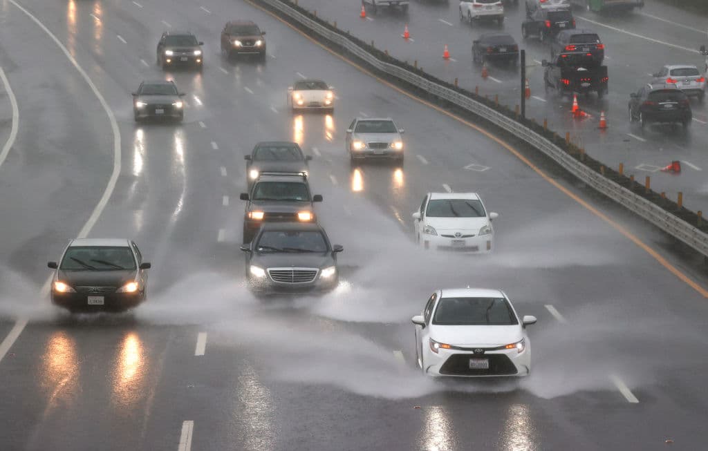 "Ríos atmosféricos" azotan California con fuertes descargas de lluvias y nieve