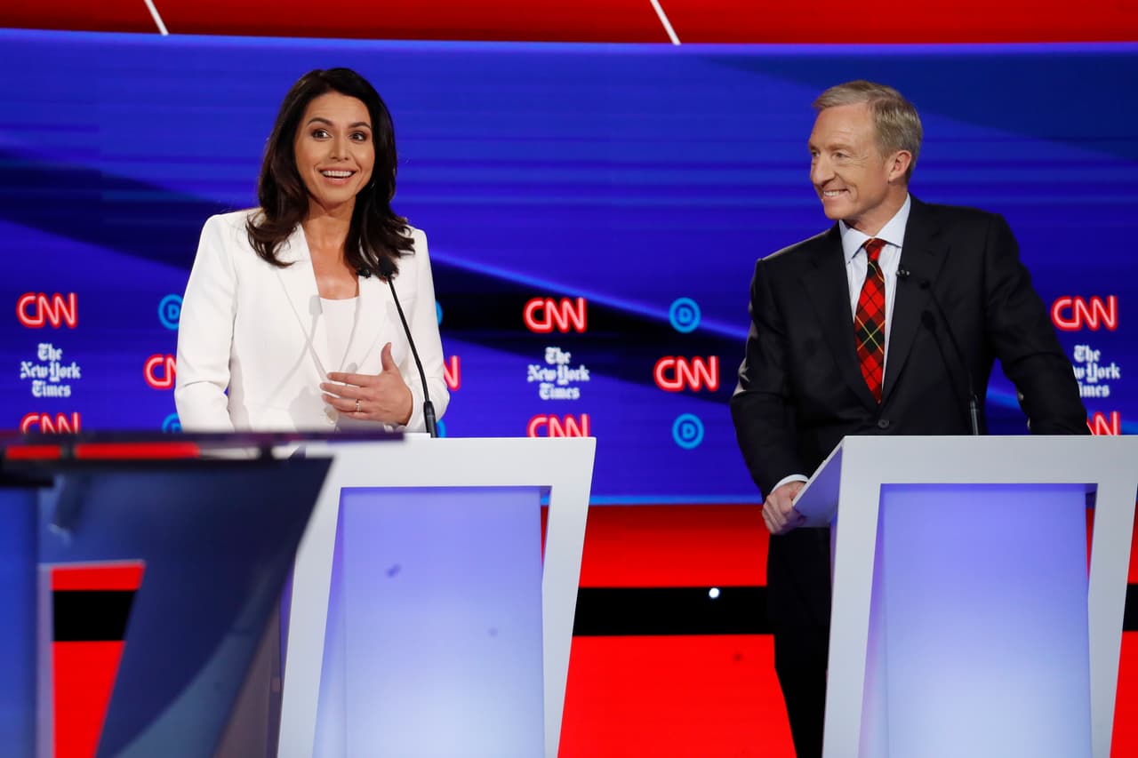 La representante por Hawai 
<a href="https://www.univision.com/temas/tulsi-gabbard">Tulsi Gabbard</a>, que sirvió en Irak con el ejército, cuestionó la necesidad de que Washington tome parte en conflictos de “cambio de régimen” en Oriente Medio.