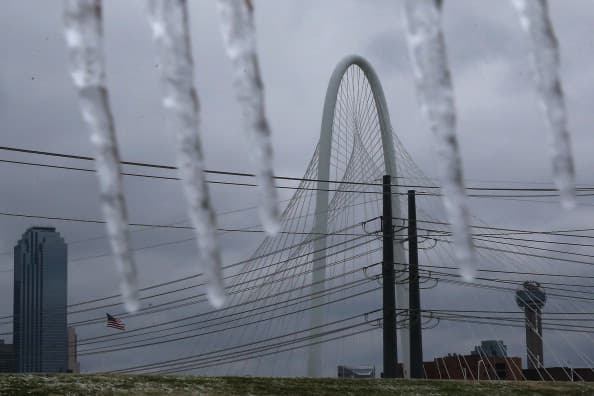 Ha pasado un mes de la tormenta invernal. 
<b>¿Hasta cuándo puedo solicitar asistencia?</b>
<br>
<br>Tienes hasta 60 días después de la declaración de desastre para solicitar asistencia a FEMA. La fecha límite para solicitar asistencia en Texas es el 21 de abril.
<br>