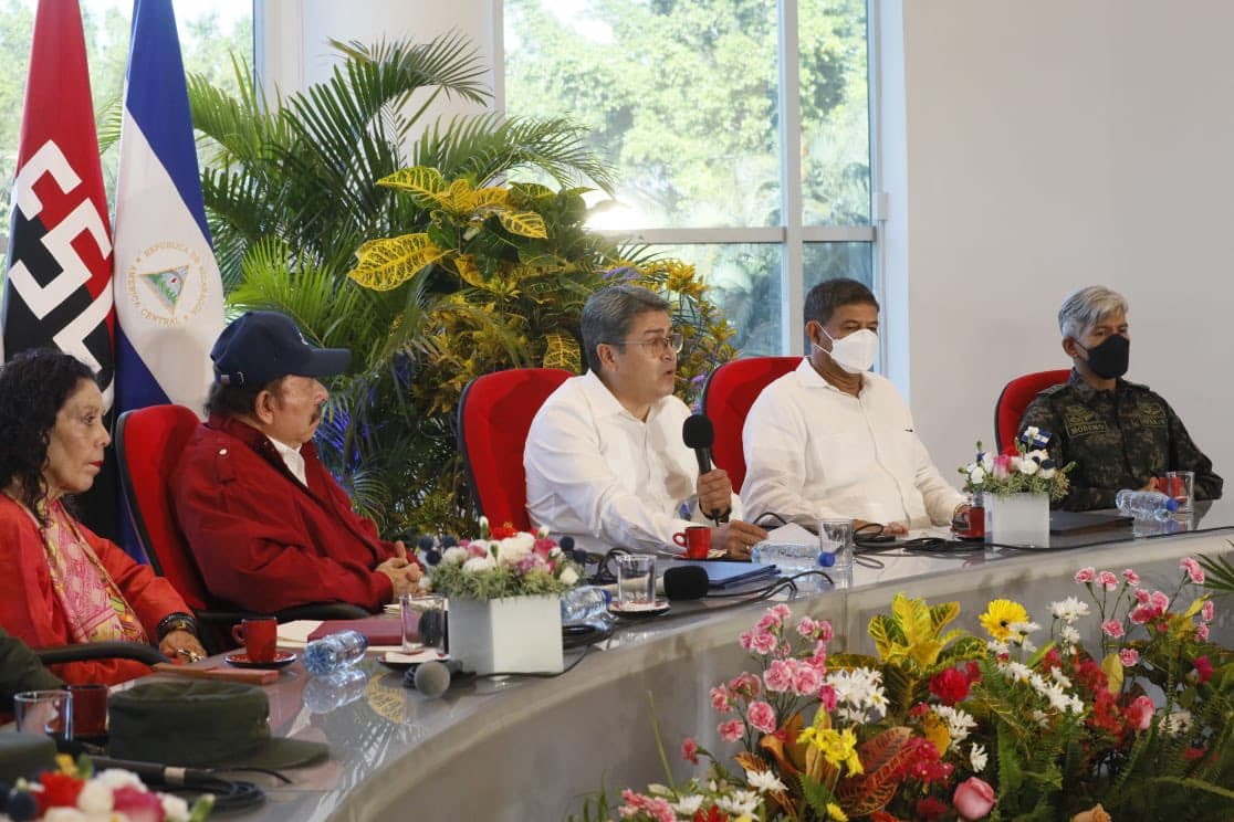 Los presidentes de Nicaragua y Honduras, Daniel Ortega y Juan Orlando Hernández, mantuvieron una reunión sorpresa en Managua el 28 de octubre de 2021 en la que firmaron decretos basados en la delimitación del Mar Caribe y el Golfo de Fonseca,
