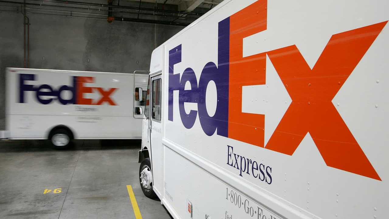 Acusan a empleados de FedEx de robar teléfonos de envíos para revenderlos en Pensilvania