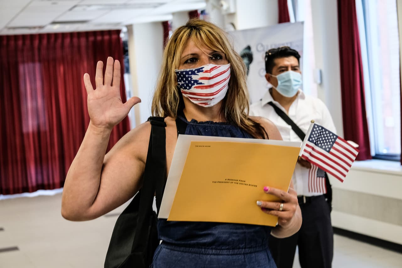 Mayoría de quienes pidan ahora la ciudadanía no votará en noviembre de 2022