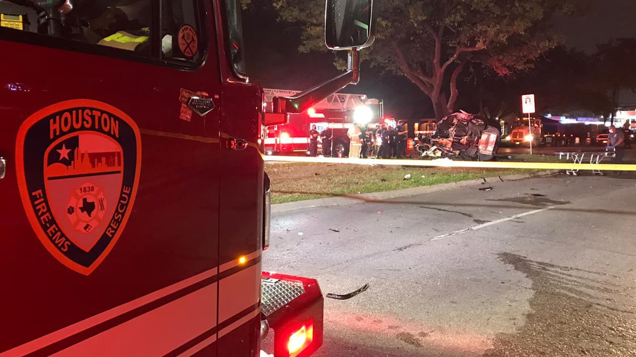 Las autoridades indicaron que el conductor del BMW no se detuvo frente a un semáforo en rojo en Richmond Avenue cerca de Freshmeadows.