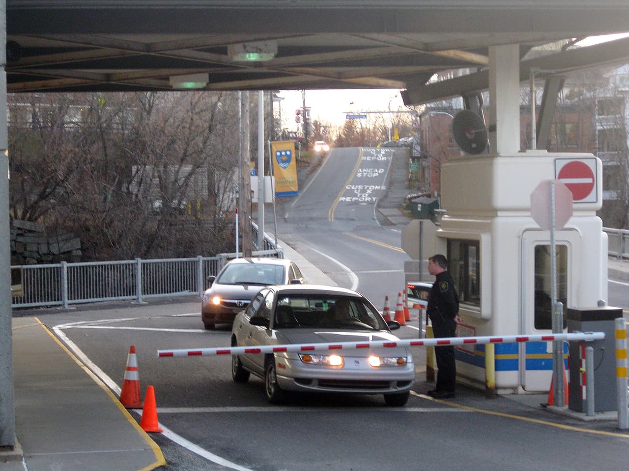 Un puesto fronterizo en el centro de Stanstead, ciudad fronteriza que comparte servicios y habitantes entre EEUU y Canadá, en la frontera entre Vermont y Quebec.