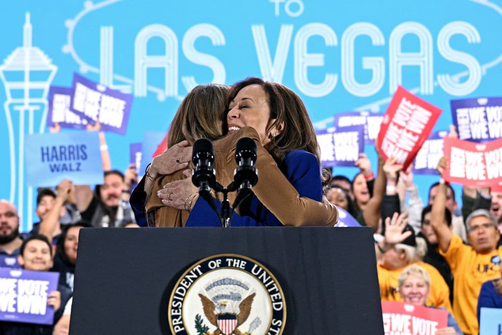 Jennifer López hizo campaña para Harris en Las Vegas el jueves. (Photo by Brendan SMIALOWSKI / AFP) (Photo by BRENDAN SMIALOWSKI/AFP via Getty Images)