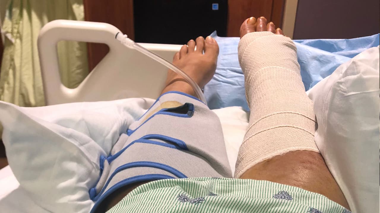 "A las 2:00 am ya no aguanté el dolor" dijo Lou, quien le pidió a su esposo irse al hospital donde le recetaron unos calmantes pero esto no fue suficiente.