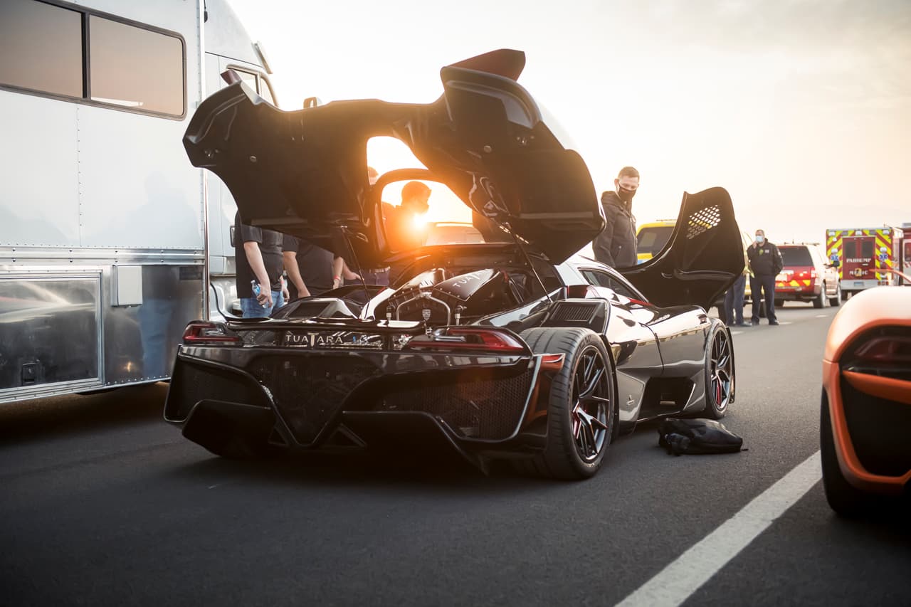 SSC Tuatara, el carro de producción más rápido del mundo con un registro de 316.11 mph (508.73 km/h).