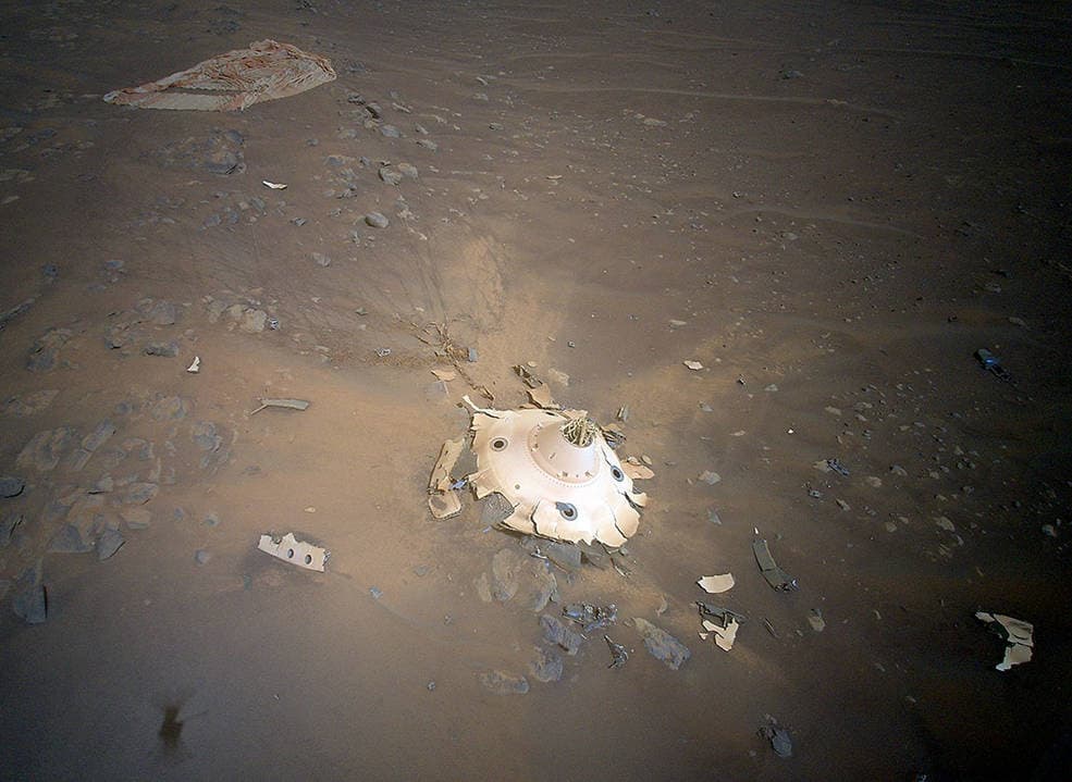 Helicóptero de la NASA capta impresionantes imágenes de restos sobre la superficie de Marte