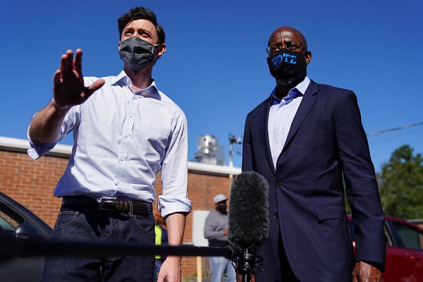 En otra publicación, Florea amenazó la vida del senador electo de EE.UU. Raphael Warnock de Georgia, dijeron las autoridades.