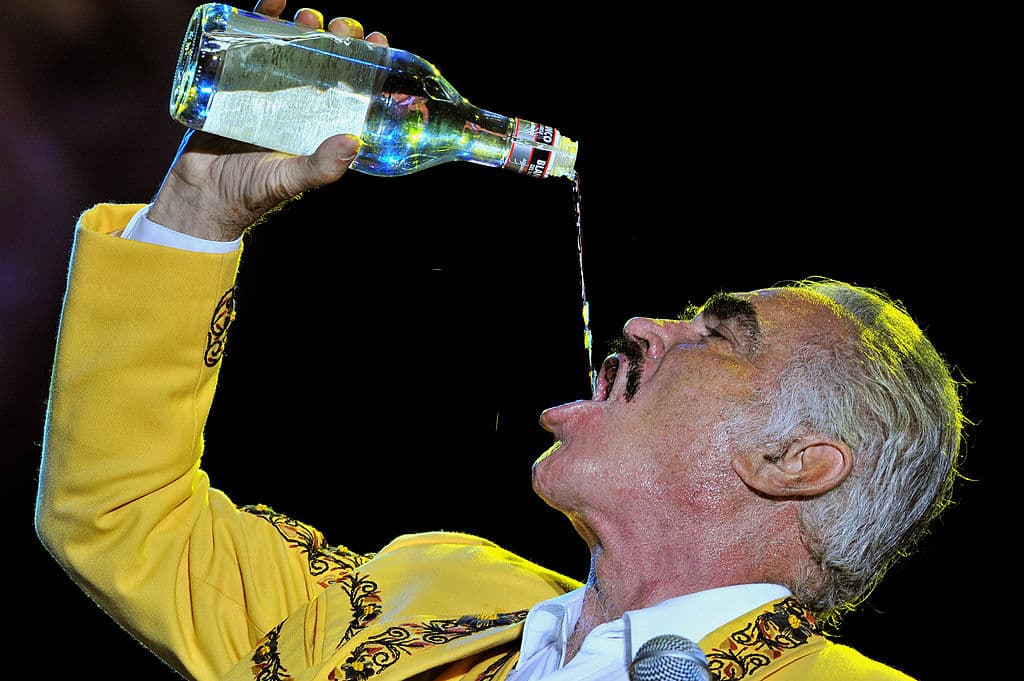 A pesar de su ausencia de los escenarios, su música no deja de escucharse. Como él decía en todos sus conciertos: "mientras la gente no deje de aplaudir, su Chente no deja de cantar".
