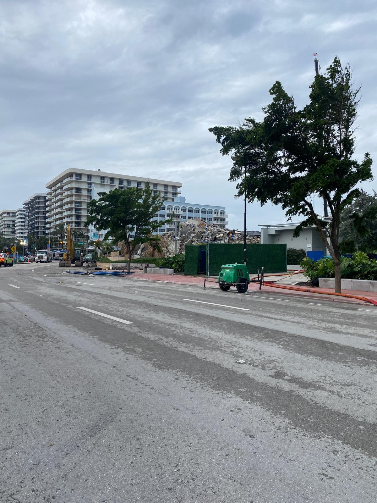La alcadesa de Miami-Dade, Daniella Levine Cava, dijo que no fue una decisión fácil, pues los residentes que sobrevivieron a la tragedia tenían la esperanza de recuperar sus pertenencias.
