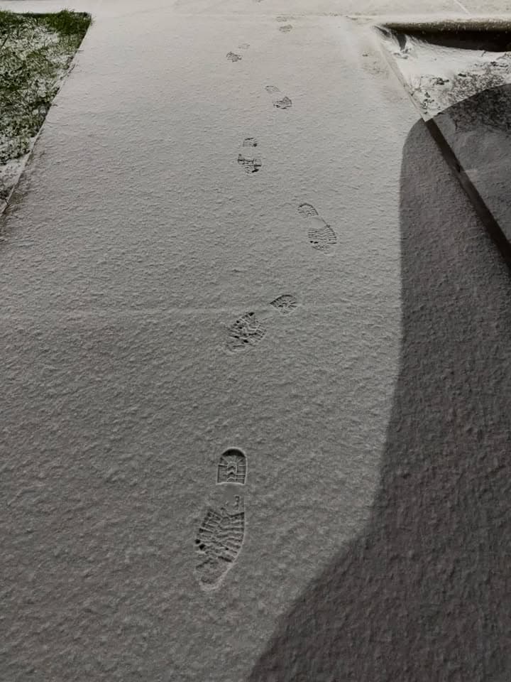 La tormenta invernal trajo una densa capa de nieve que cubrió la ciudad y varias zonas del centro de Texas. 
<br>
<br>Usuarios de Univision enviaron las imágenes de cómo vivieron la primer nevada del 2025.