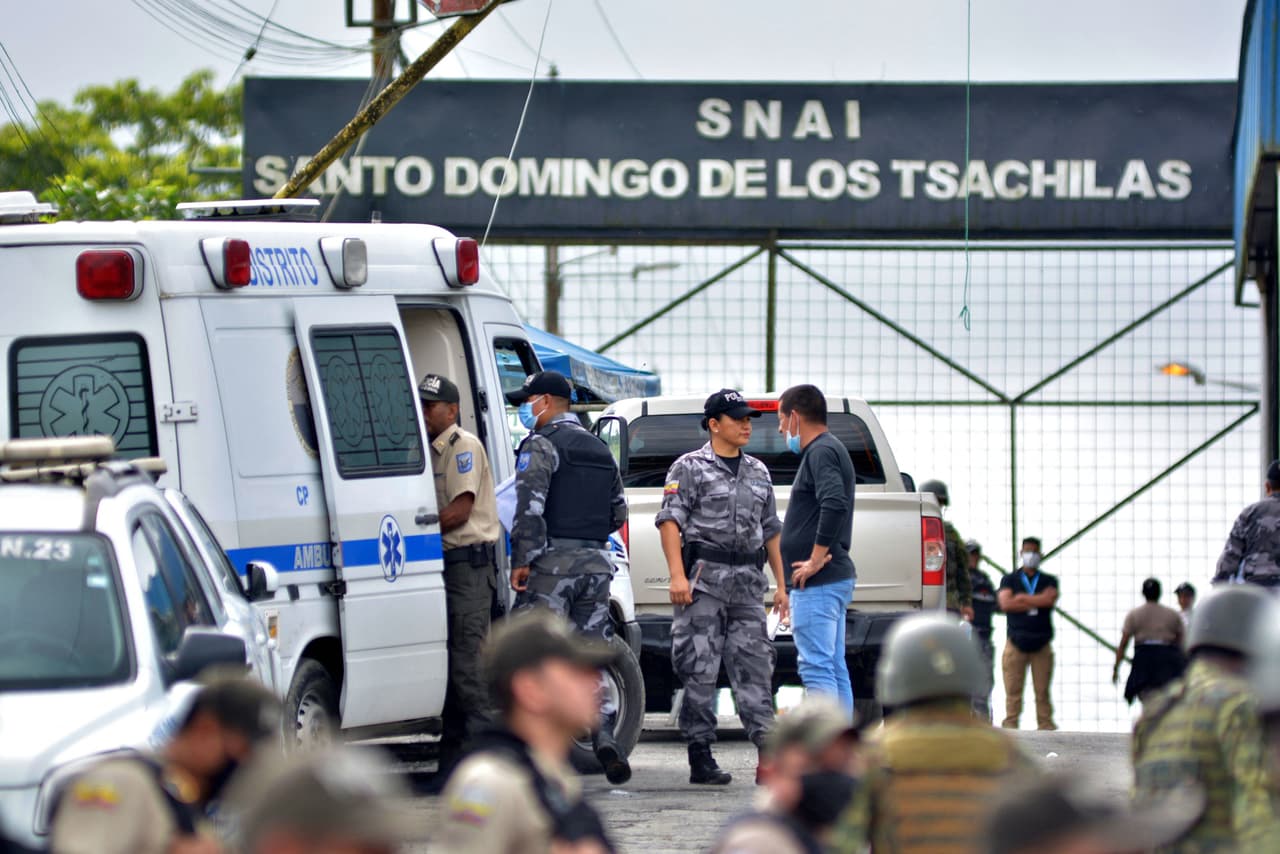 Un amotinamiento producido durante la madrugada del lunes 
<a href="https://www.univision.com/noticias/america-latina/nuevo-motin-centro-ecuador-deja-41-muertos-carcel-ecuador">en una cárcel de la ciudad de Santo Domingo de los Tsáchilas</a>, (al centro de Ecuador) dejó al menos 44 reos muertos.
<br>