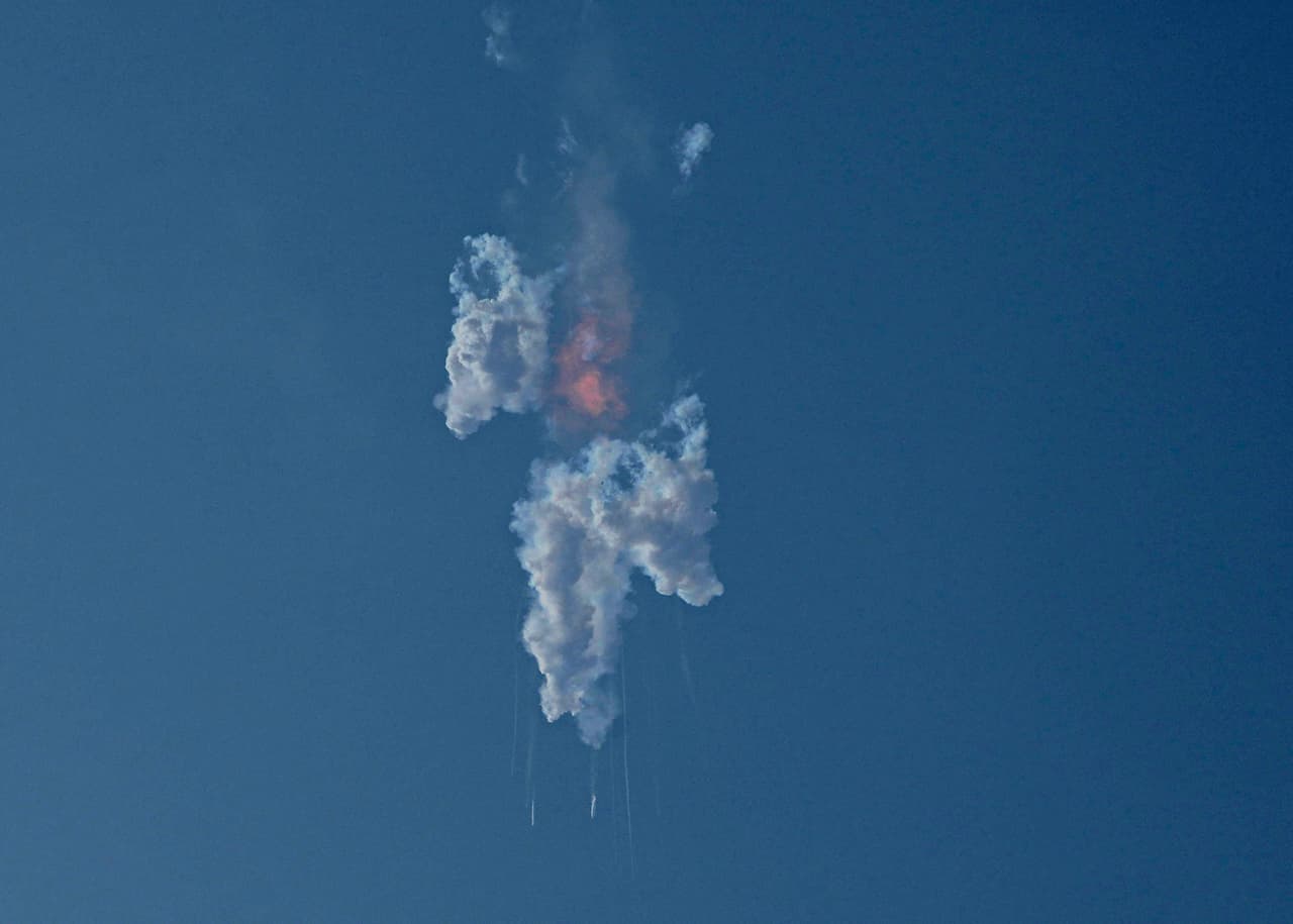 Los restos de Starship tras la explosión.