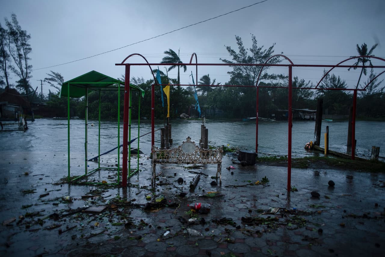 Las autoridades se mantenían vigilantes ante posibles inundaciones, especialmente en los estados de Veracruz, Puebla, Hidalgo y Tlaxcala.