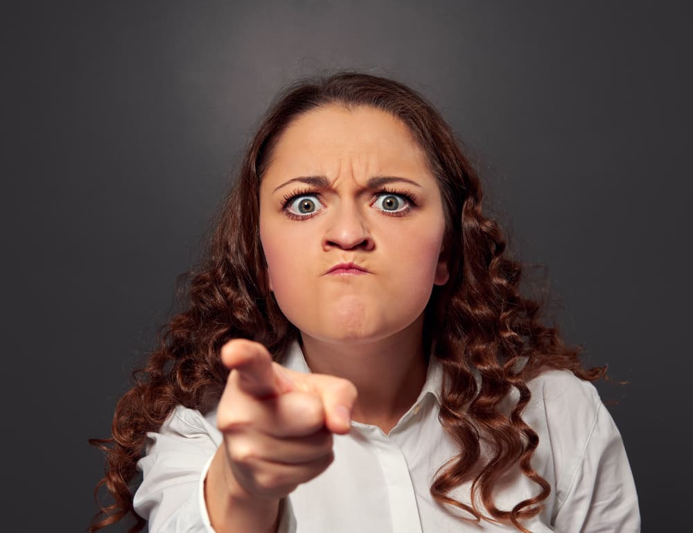 Si te engañaron y dedicas esa energía a tratar de “cobrártela, vengarte, hacerle lo mismo, etc.,” estás malgastando tu tiempo, tu vida y tu fuerza vital y en vez de orientarla a rehacer tu vida y hacer algo positivo con tu tiempo, la estás perdiendo inútilmente.
<br>
<a href="http://www.univision.com/entretenimiento/horoscopos/cual-es-tu-karma-y-como-puedes-cambiarlo-fotos" target="_blank">Entra y descubre cómo cambiar tu karma</a>