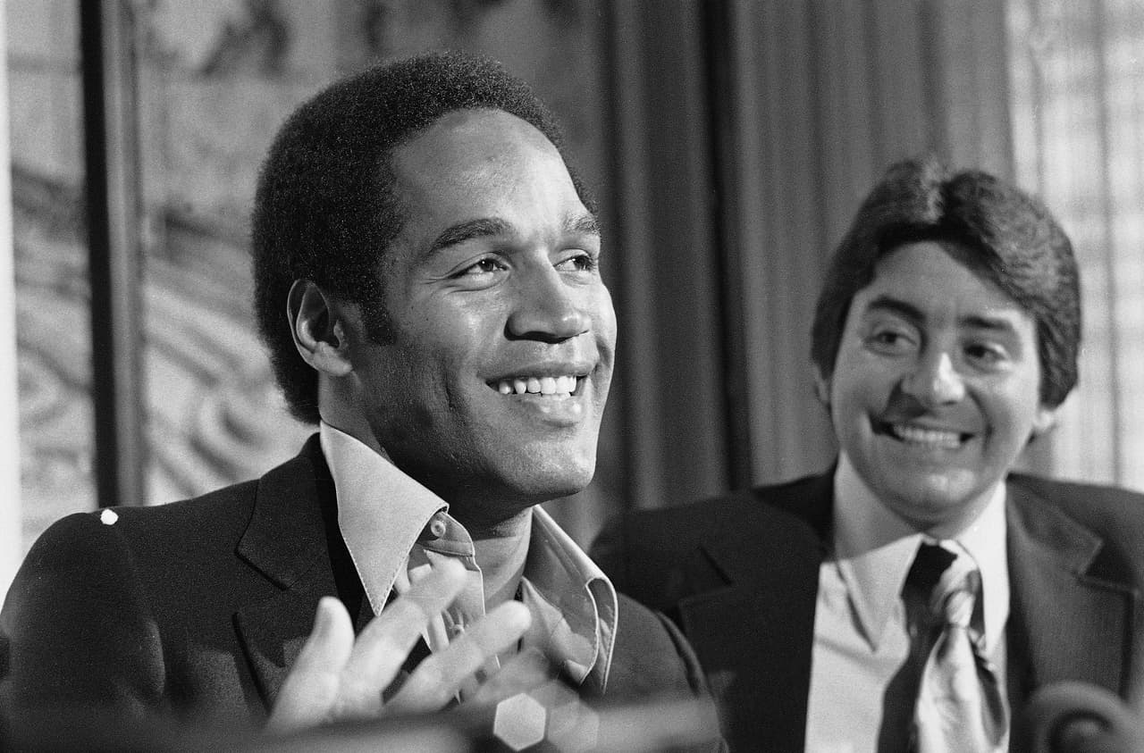 En 1985 Orenthal James Simpson 
<b>fue introducido al Salón de la Fama de la NFL.</b>
<br>
<br>“Realmente no nos llevábamos bien al principio. Pero con el tiempo nos convertimos en compañeros de cuarto y todo. Así que teníamos una relación excepcional. Hicimos muchas cosas juntos. Pasamos por muchas cosas cuando tuvo sus buenos años en Buffalo”, recordó 
<b>Booker Edgerson, compañero de equipo de Simpson en Buffalo a <i>AP</i>.</b>