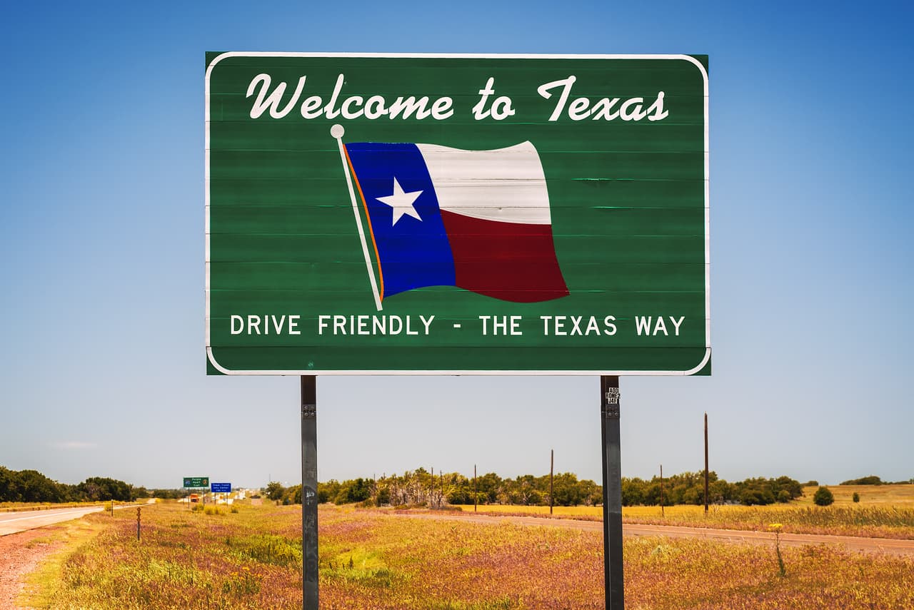 <h3 class="cms-H3-H3">6. Texas</h3>
<br>
<br>Para ser el segundo estado más poblado del país (con casi 30 millones de habitantes y solo superado por California), 
<a href="https://www.univision.com/local/houston-kxln/loteria-texas-premio-powerball-ganador-residente-houston-fotos">Texas</a> ha tenido poca suerte en Powerball: solo ha habido dos ganadores de un premio mayor en toda la historia del sorteo. Si la suerte decide que haya un tercero en este estado, tampoco deberá pagar impuestos estatales.