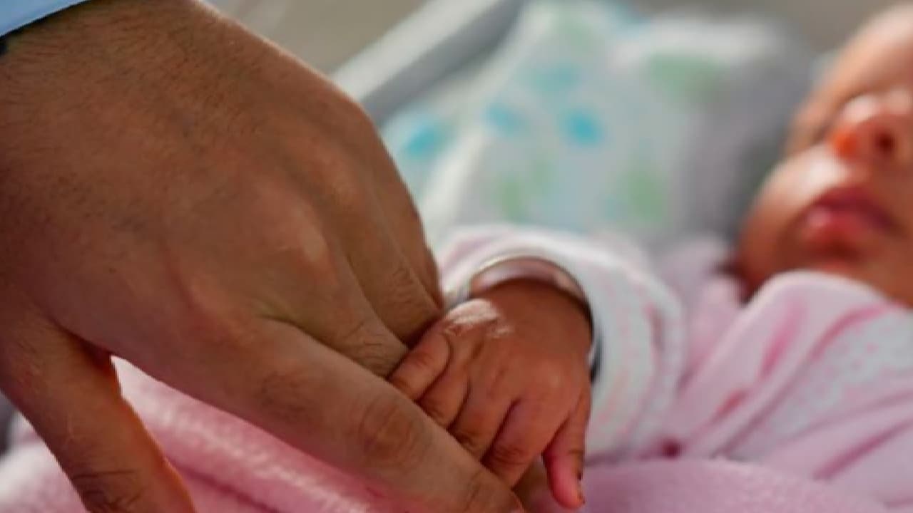 Nacen ocho bebés completamente sanos con ADN de tres personas: te explicamos el procedimiento