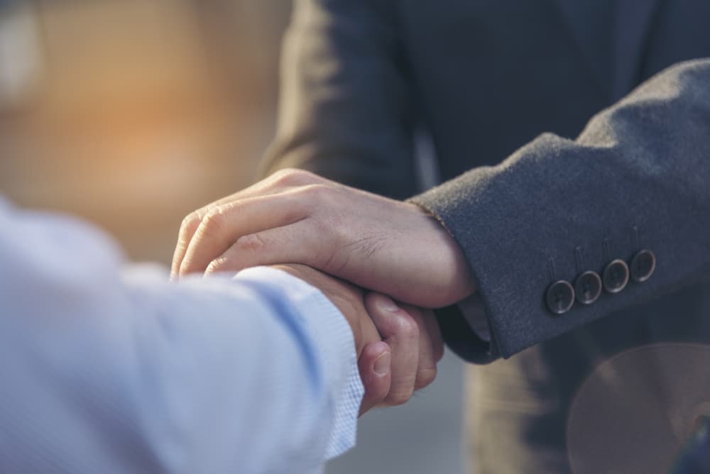 <b>ACUARIO</b>
<br>Son amigables y simpáticos, por lo que la gente suele confiar mucho en ellos. Por eso, lo más probable es que sepan guardar muy bien un secreto pero tal vez ya estén guardando demasiados, dada la gran cantidad de gente que suele acercárseles. Un Acuario es paciente, comprensivo y muy empático.