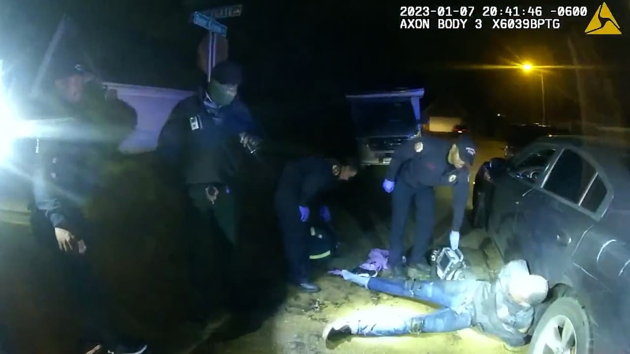 Cómo se explica que policías negros de EEUU sean racistas con otras personas negras (y puedan matarlas a golpes, como a Tyre Nichols)