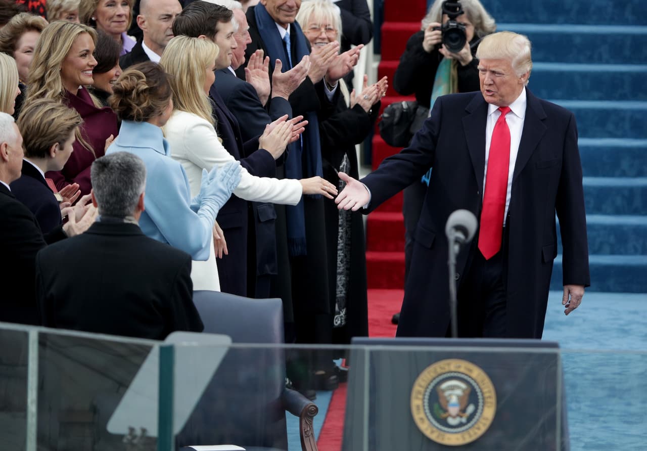 Ivanka ha mantenido un nivel de autoridad en los negocios familiares que su padre no le ha otorgado a ninguna de sus esposas o de sus otros hijos. "Creo que su padre de verdad la escucha, y cuando digo que lo hace, quiero decir que su padre la respeta mucho y no solo porque sea su hija", 
<b><a href="http://www.theweek.co.uk/us-election-2016/73022/ivanka-trump-who-is-donald-trumps-daughter-and-proxy-wife">ha dicho a los medios Carl Icahn, un amigo cercano de la familia Trump.</a></b>