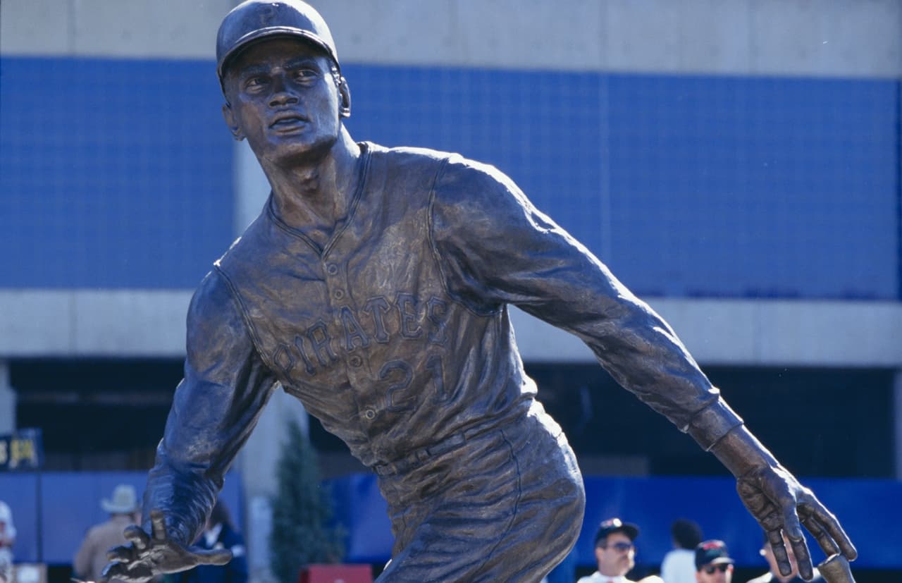 Estas prohibiciones han provocado polémica, ya que han incluido una biografía del pelotero puertorriqueño Roberto Clemente escrita por Jonah Winter.