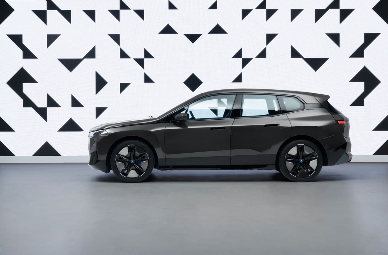BMW iX Flow Concept