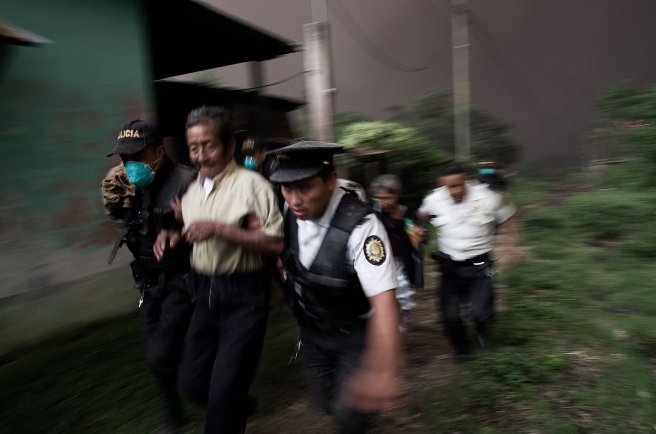 Evacuaciones de emergencia durante la tarde y noche de este domingo en las zonas afectadas por la erupción volcánica.